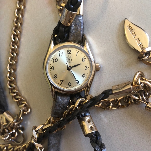 Sara Designs NYC wrap wristwatch - Picture 2 of 3
